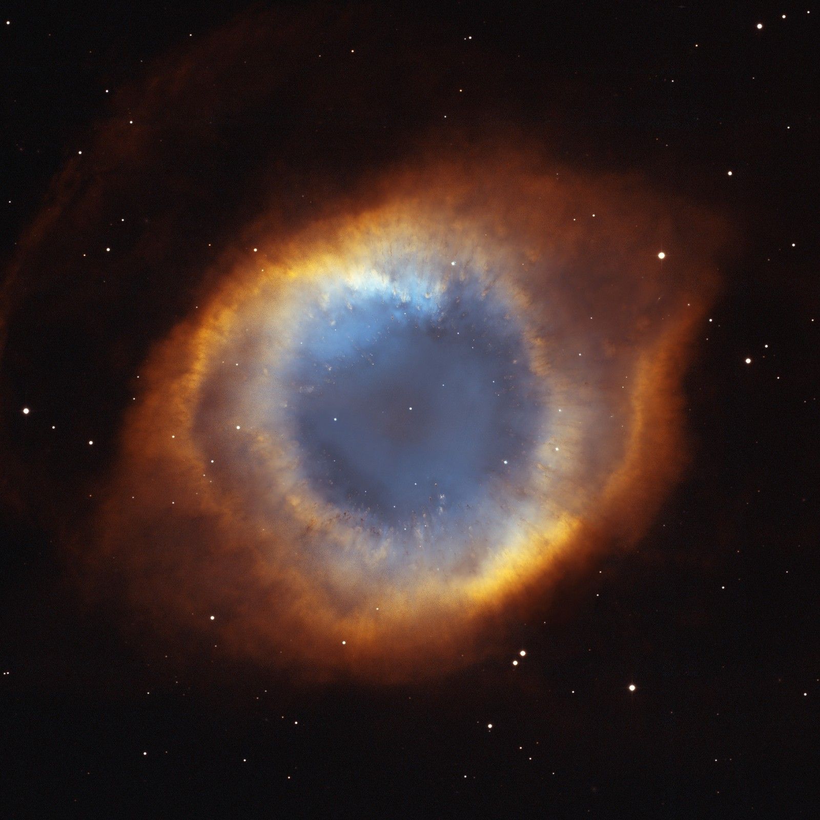물병자리에 있는 나선성운(NGC 7293)