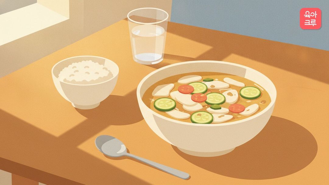 수제비 그릇이 놓인 식탁 그림