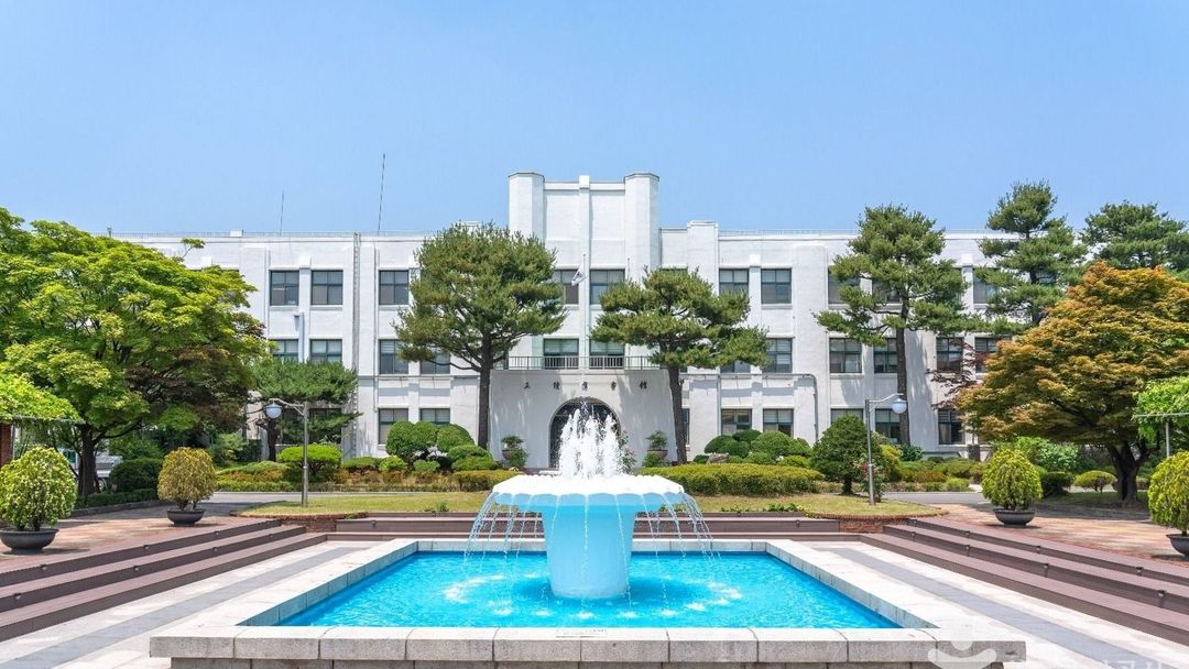 정독도서관 건물과 앞마당