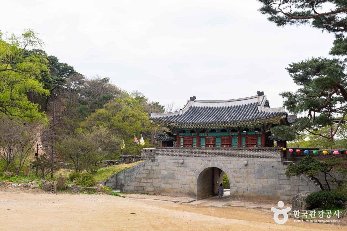 전등사 전경