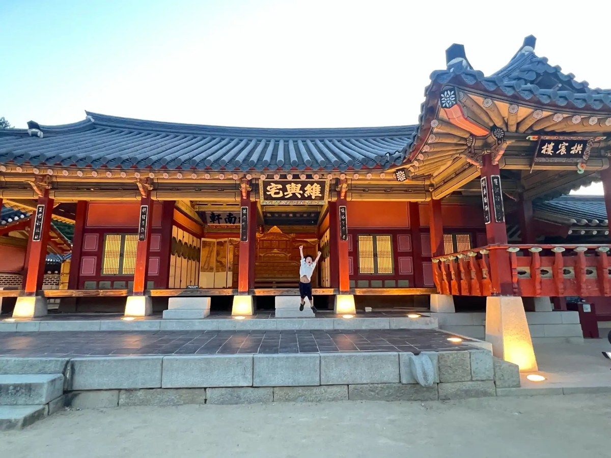 야간개장 때의 화성행궁