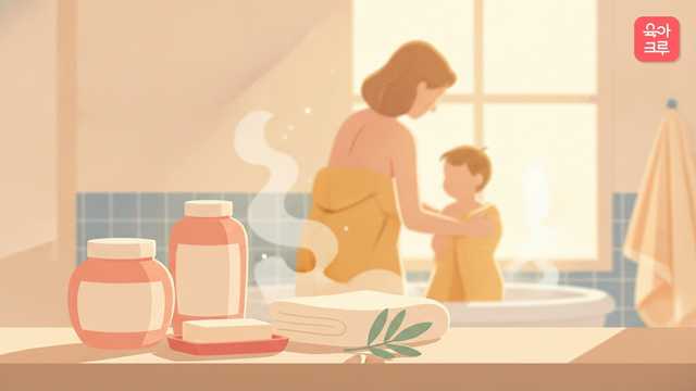 욕실 선반의 무지 용기와 목욕 후 아이를 수건으로 감싸는 엄마