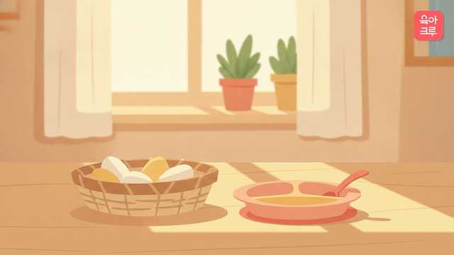 식탁 위 달걀 바구니와 아기 식판, 숟가락 일러스트