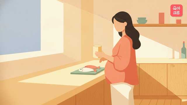 주방에서 참치캔과 생선을 살펴보는 임산부