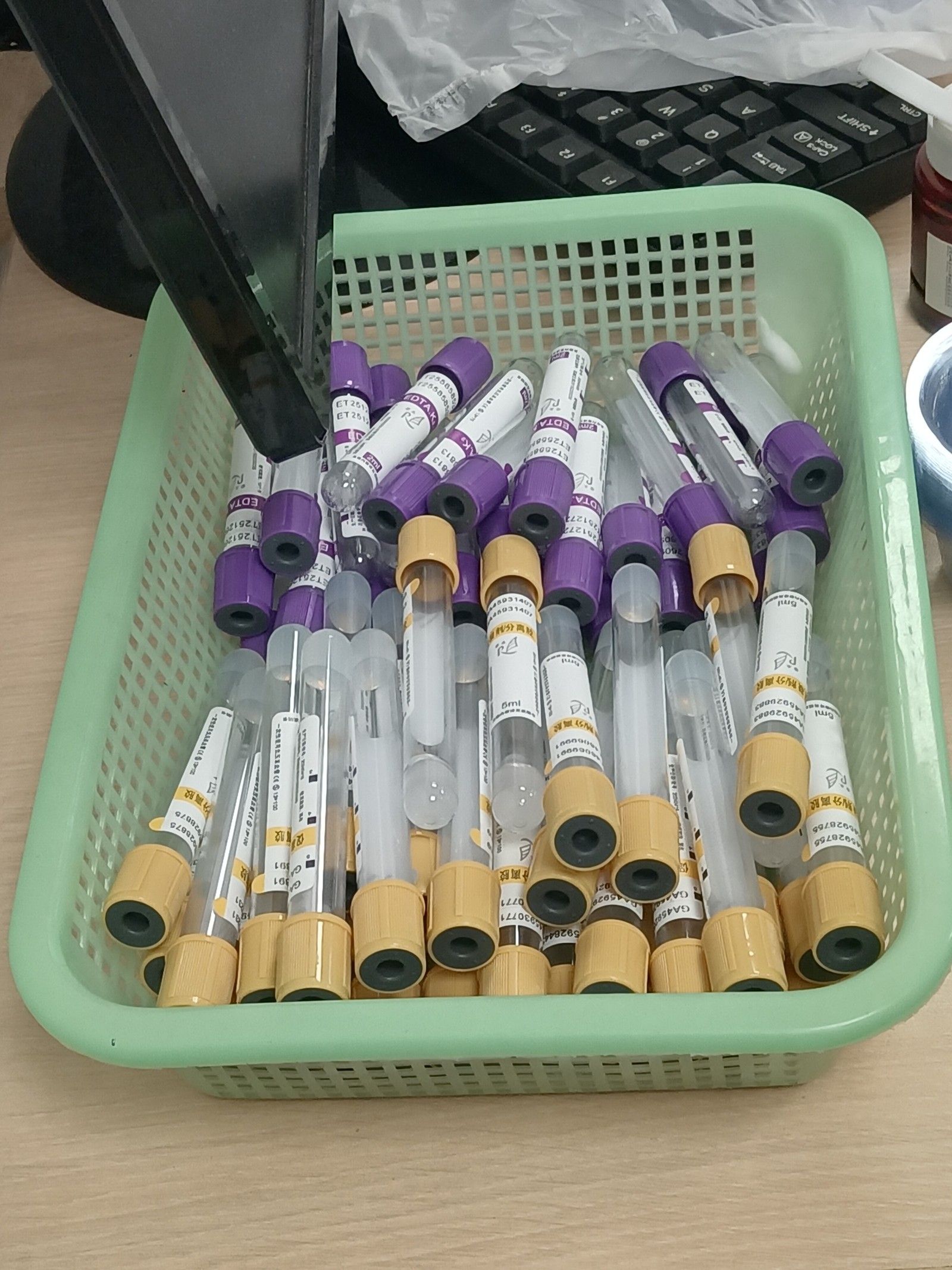 혈액 검사에 쓰는 채혈관