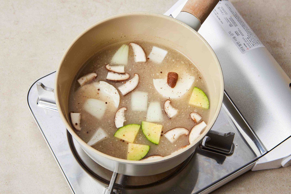 애호박을 넣어 끓이는 국 사진